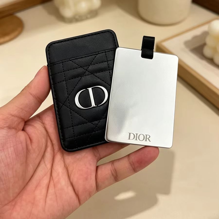 Dior Dior’s Bag Multi-function - Beauty Makeup Dior บทวิจารณ์และราคา